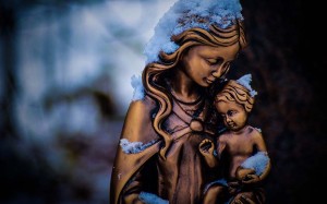Virgen con niño en brazos