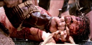 Jesús clavado en la cruz